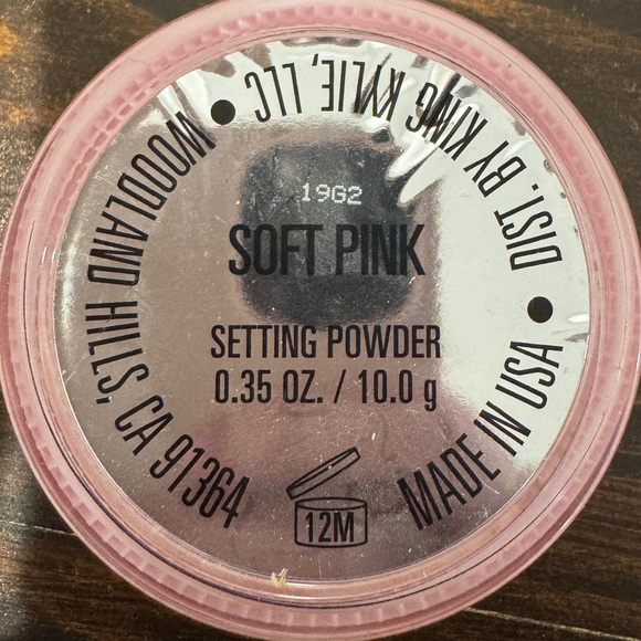 Never Used - Kylie Cosmetics Setting Powder - Soft Pink - Picture 2 of 3